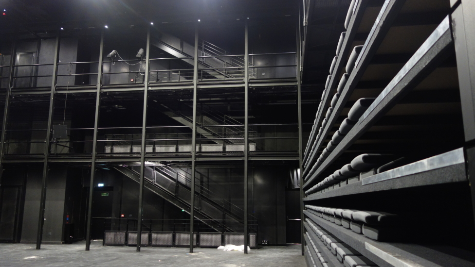 PEUTZ black box vue latérale - ENS SACLAY - sièges repliés