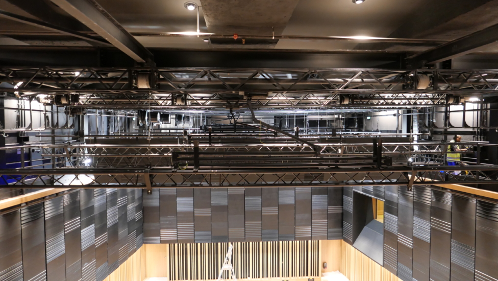 L1018116 studio 106