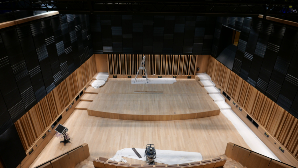 L1018118 studio 106