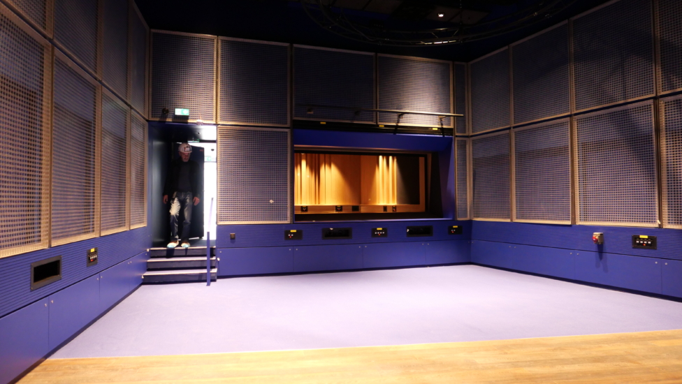L1018152 studio 108
